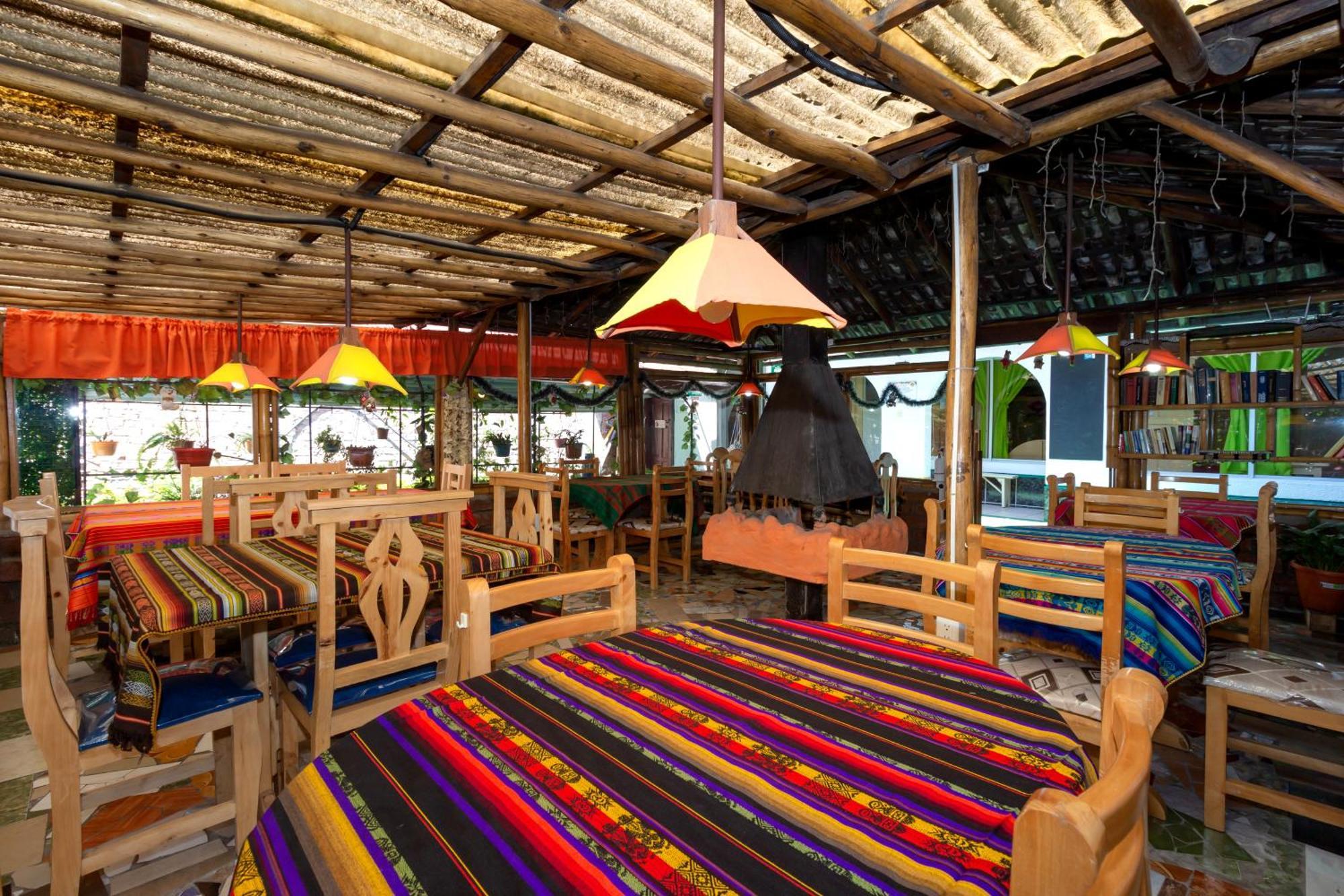 Santa Cruz Backpackers Hostal Banos  Exterior photo